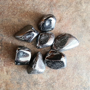 Piedra pulida de hematita, piedra pulida de hematita, piedras curativas, piedras de chakra, curación con piedras preciosas, 20 g a 34,9 g, 2 OPCIONES