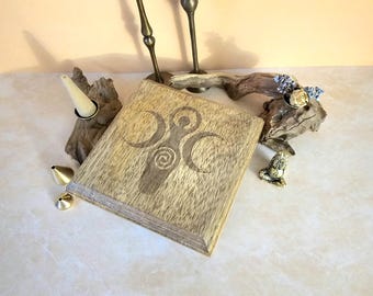 Goddess mini altar table, wood altar table, pagan altar table, witchy altar table, wicca altar table, mini altar display, 11.5cm - 4.53in