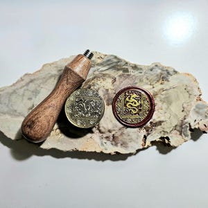 Selo de cera Dragão, feito de latão com cabo de madeira, Selo de dragão, diâmetro 3 cm 1,18 pol.