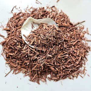 Red Sandalwood medium size chips, 25g 50g 0.88oz 1.76oz, Pterocarpus santalinus, Santal rouge, Sandalo Rojo, Sandalo vermelho