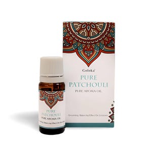 Puede incluir: Una botella de vidrio marrón de Goloka Pure Patchouli Pure Aroma Oil con una tapa blanca, junto a una caja a juego. La caja y la botella presentan un diseño de mandala decorativo en tonos de rojo, verde azulado y dorado. El texto en la caja dice "Pure Patchouli".