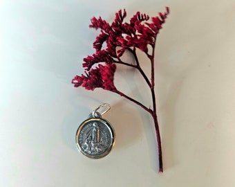 Our Lady of Fatima medal with soil, Medal of the Apparition of Our Lady of Fatima to the Three Little Shepherds, Lady of Fatima charm