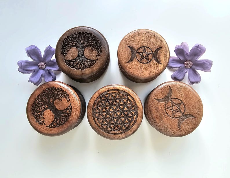 Młynek do ziół ołtarzowy, młynek do ziół z drewna, rzeźbiony młynek do ziół, czarodziejski młynek do ziół, 5,5 cm - 2,17 cala, drewno mango, Wicca, narzędzie ołtarzowe, 3 opcje zdjęcie 6