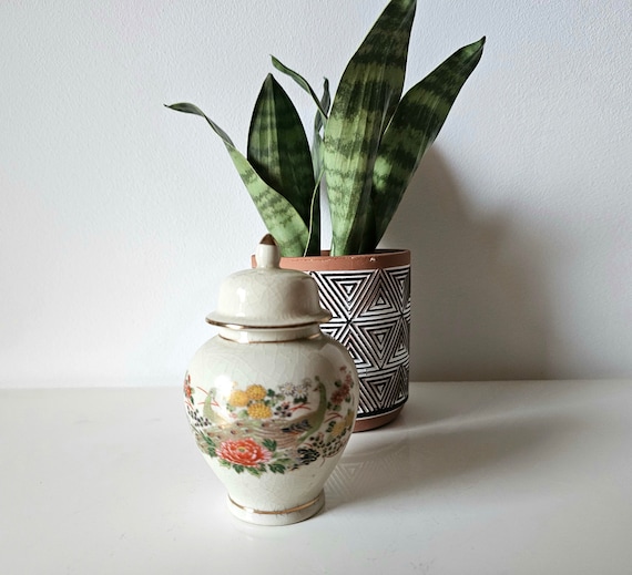 手作り、手描き蓋付き壺