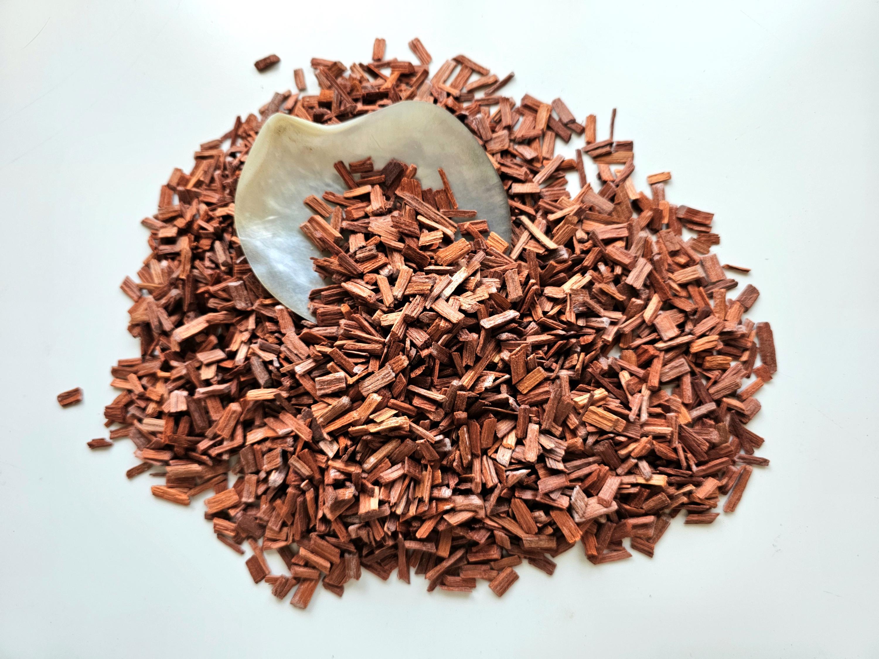 Red Sandalwood thick chips, 25g 50g 100g 0.88oz 1.76oz 3.53oz, Pterocarpus santalinus, Sandal rouge, Sandalo rojo, Sandalo vermelho