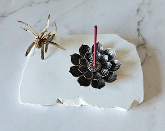 2 Bruciatori Di Incenso A Forma Di Loto In Metallo Oro Antico | Porta Bastoncini Decorativi Per Tavolo - 4