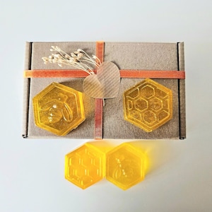 Honey soap giftbox, Honeycomb soap giftbox, Bee soap, Beehive soap, Merry Christmas giftbox, Christmas soap, Christmas gift, 8 soaps