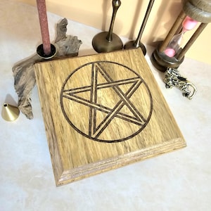Mini mesa de altar com pentagrama, mesa de altar de madeira, mesa de altar pagã, mesa de altar bruxa, mesa de altar wicca, mini expositor de altar, 11,5 cm - 4,53 polegadas