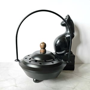 Incense burner for resins and powders with lid and swing handle, Black cast iron and wood, FOGO 1