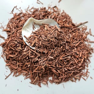 Red Sandalwood medium size chips, 25g 50g 0.88oz 1.76oz, Pterocarpus santalinus, Santal rouge, Sandalo Rojo, Sandalo vermelho