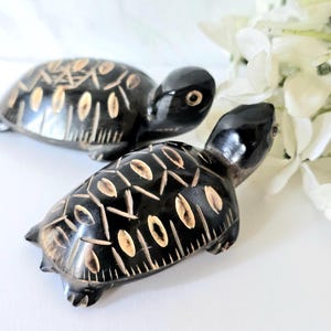 Turtle vintage hand-carved bone, turtle figurine, longevity turtle, bone figurine, Feng Shui decor, 7cm 2.76in, ONE turtle