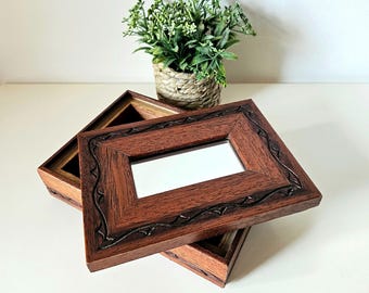 Scatola di legno con specchio sul coperchio, portagioie vintage, legno massello intagliato a mano