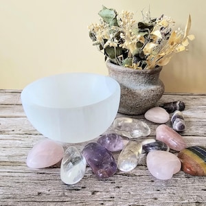 Selenite Charging Bowl, 8cm 3.15n, Hand-Carved Crystal Cleanser, Small Selenite Dish, Healing Bowl, Spiritual Decor, OFFER gemstone heart