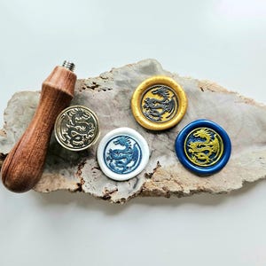 Selo de cera Dragão, feito de latão com cabo de madeira, selo de dragão, diâmetro 2,5 cm 0,99 pol.