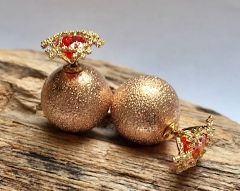 Élégantes boucles d'oreilles double face dorées et orange avec fleurs en strass, clous à la française à l'avant et à l'arrière