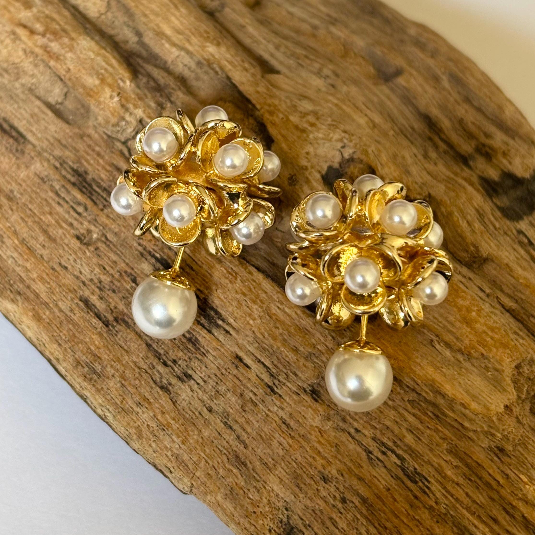 Eleganti orecchini bifacciali con fiori dorati e bianchi, borchie chic in stile francese anteriori e posteriori