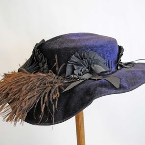 Edwardiaanse fluwelen dameshoed met brede rand, label, c1906