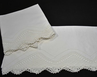 Vintage Pillowcases With Wide Scalloped Crochet Lace Edge Trim