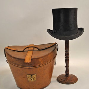 Antique 1880&#39;s Men’s Black Silk Plush Top Hat With Round Travelling Case
