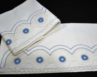 1930's Vintage Cotton Pillowcases With Wide Crochet Medallion Lace Edge Trim