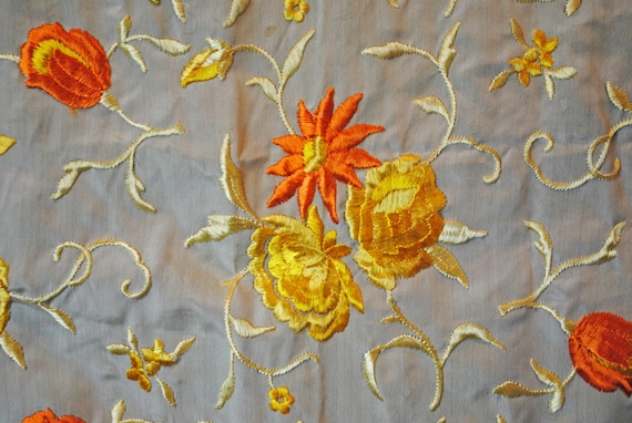 Vintage Floral Fringed Piano Shawl, 1920s - image 4