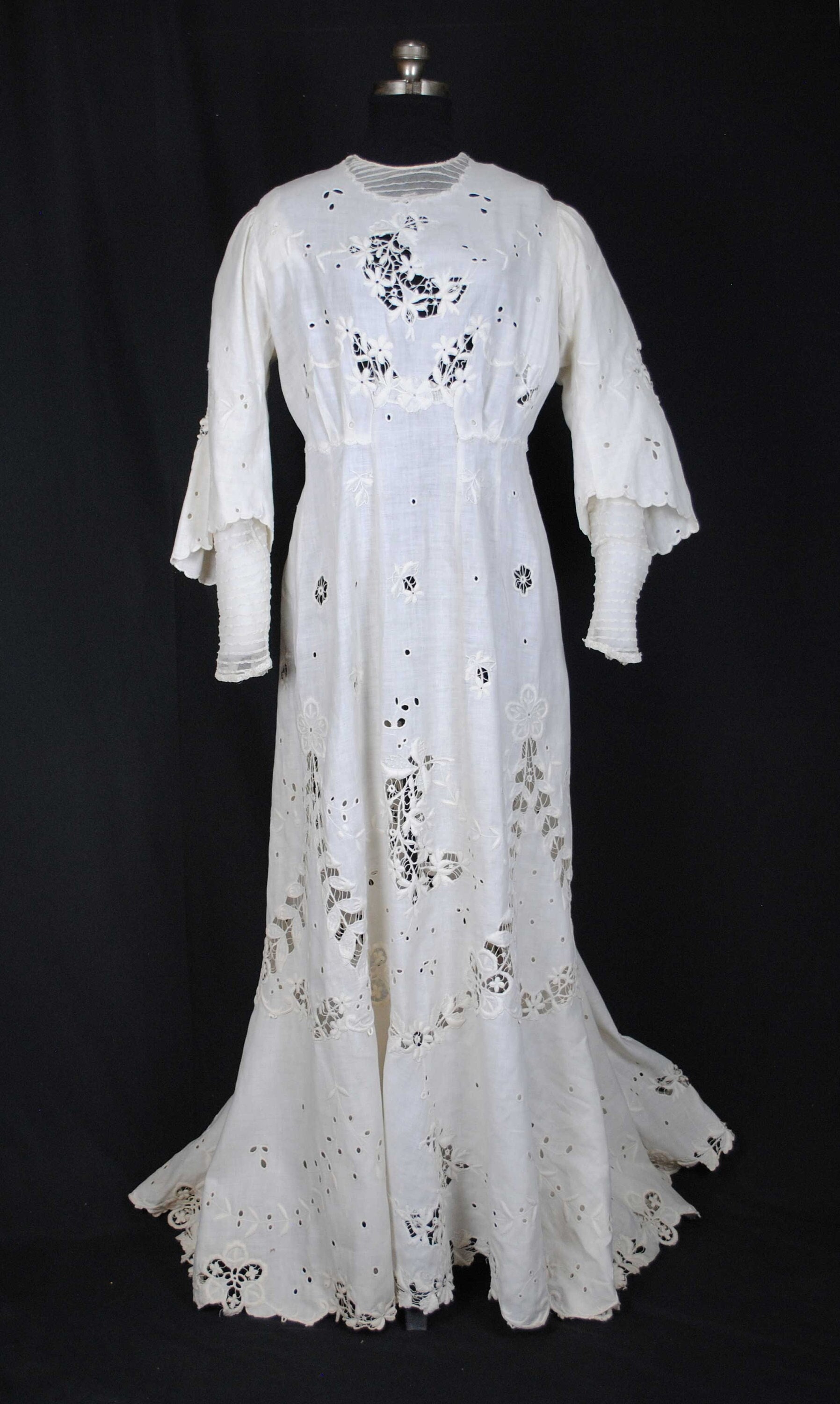 1900s Hand Embroidery Lawn Linen Dress