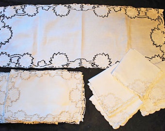 Individuais de mesa de linho madeira bordados vintage com guardanapos