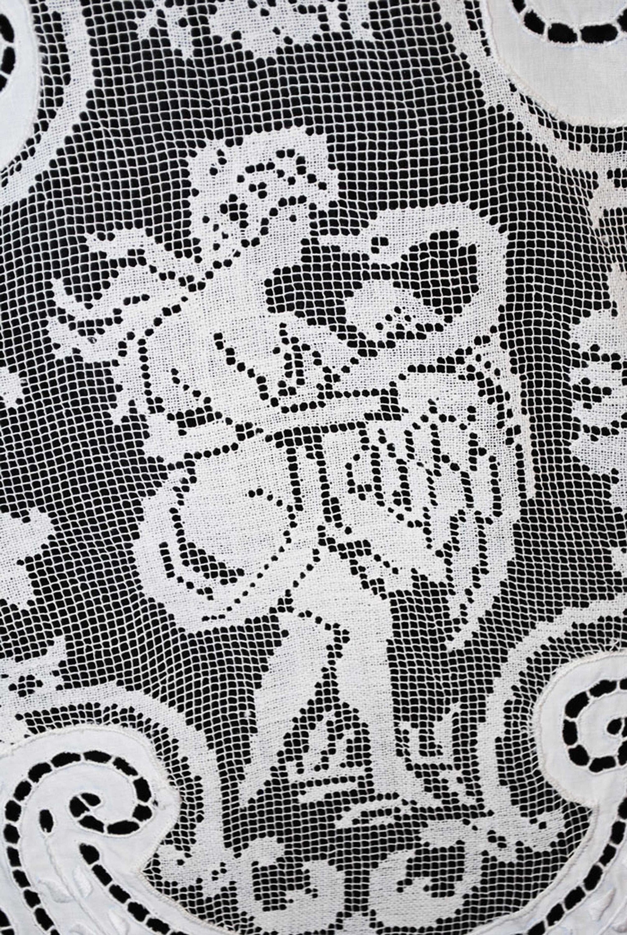 Vintage 1920s Figural Italian Tablecloth With Filet and Cutwork Openwork and Embroidery 103 x 8612