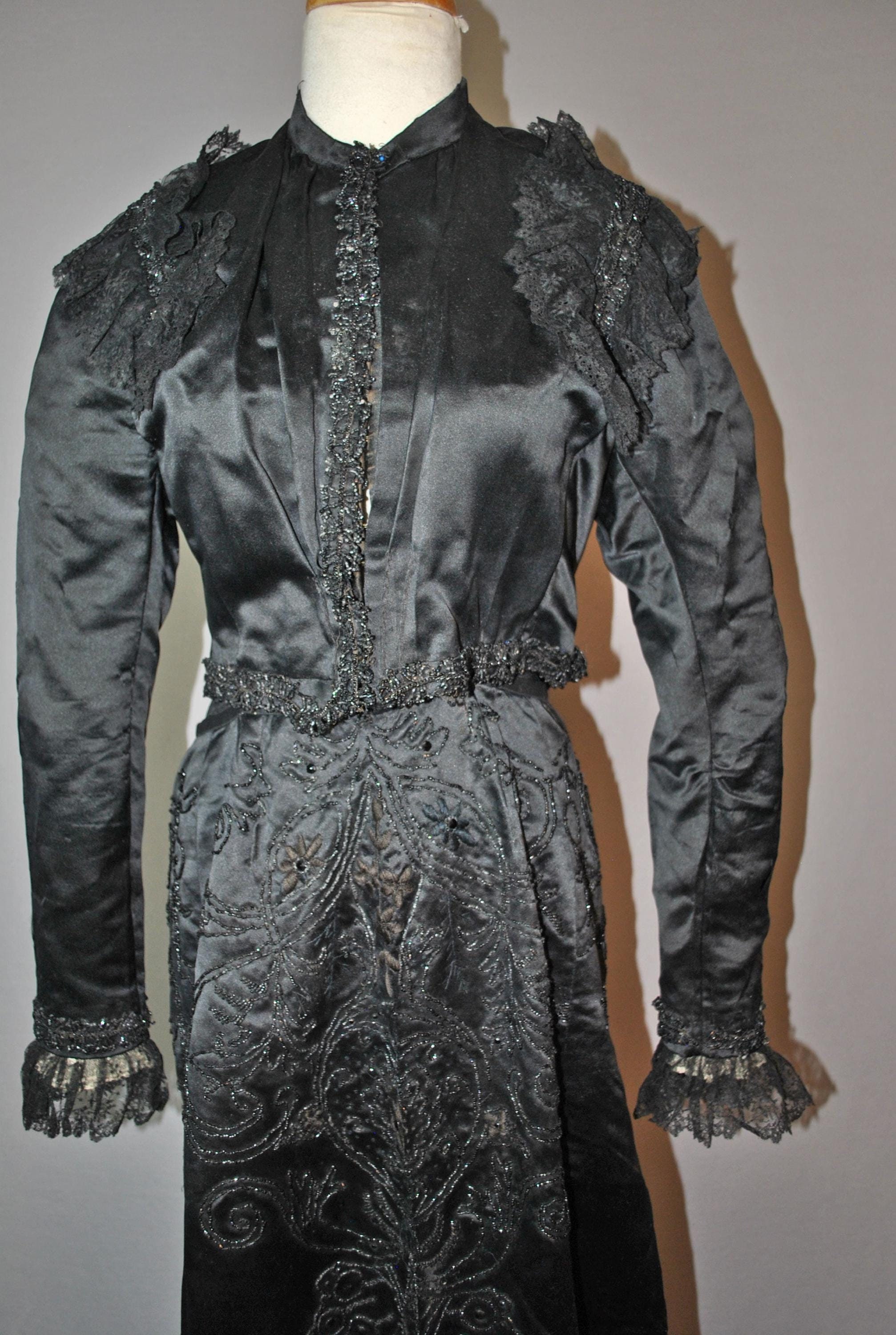 19th Roshester Museum Antique Dress