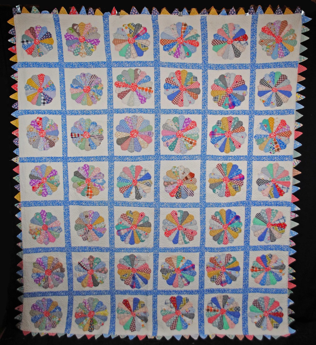 Vintage 1940s Dresden Plate Quilt