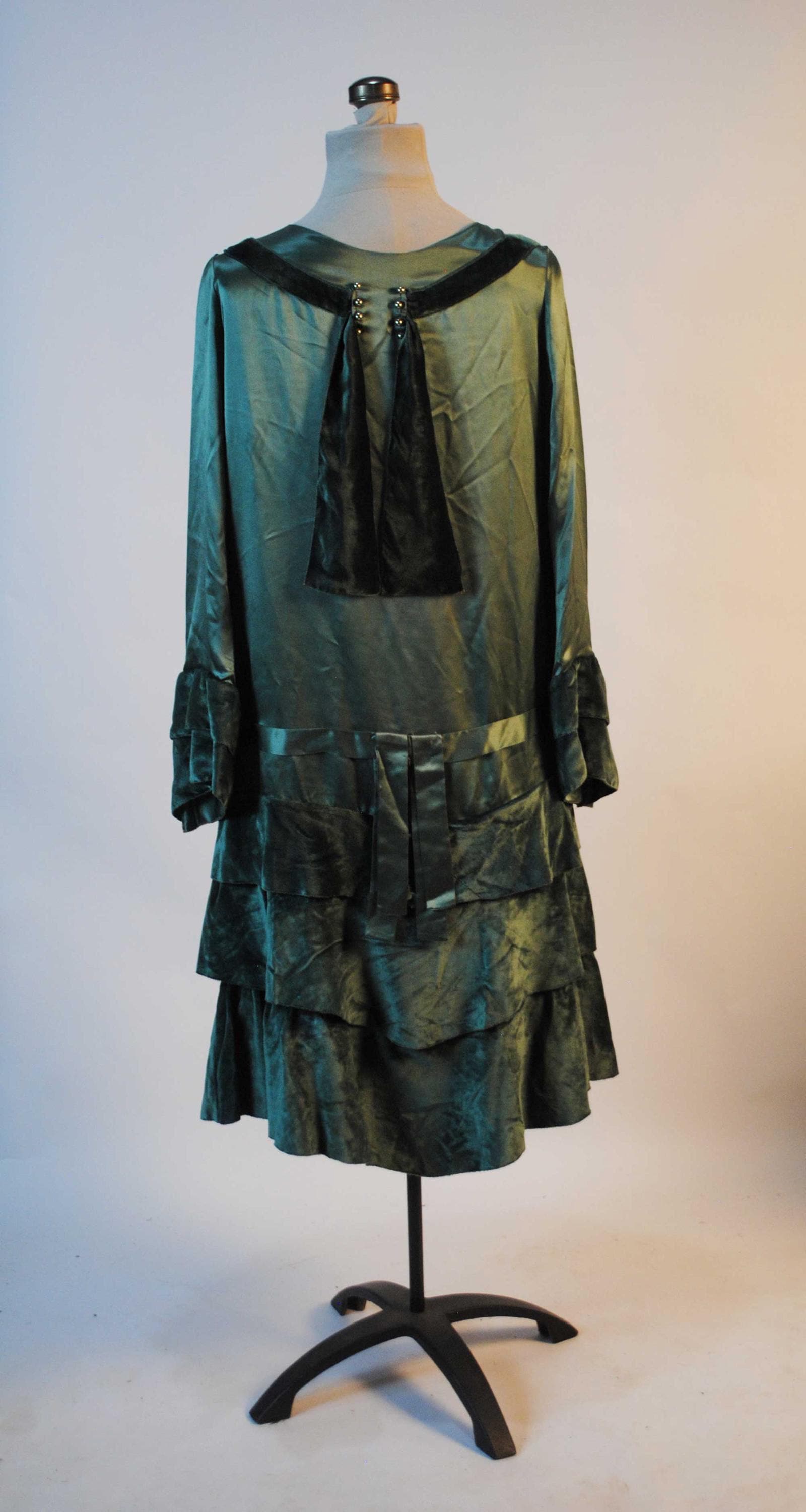 green emerald velvet dress 1920s Lena Flapper Dress in Green