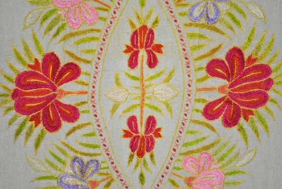 1930 年代のリネン刺繍テーブルクロス、手作業による花の刺繍、102