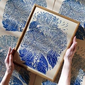 blue chrysanthemum japanese wall art flower lino linocut print original artwork printmaking botanical bedroom decor cottagecore hostess gift linogravure thanksgiving table rustic christmas
living room teacher appreciation back to school linoldruck floral nature educators new apartment handprinted large entryway farmhouse mother mom wife girlfriend sister godmother grandmother lover housewarming home dining kitchen dorm Rustic Handmade Thank You Coworker Gratitude Mentor Say Thanks Unique Present