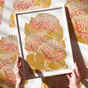 Grabado botánico en linóleo, pintura en acuarela de hortensias, flores de ocre rosa, obra de arte original, arte para pared, decoración estilo cottagecore, hogar y oficina de otoño