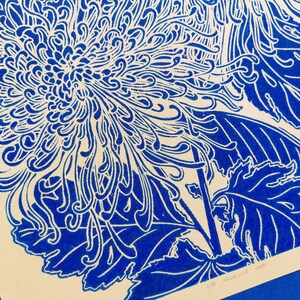 blue chrysanthemum japanese wall art flower lino linocut print original artwork printmaking botanical bedroom decor cottagecore hostess gift linogravure thanksgiving table rustic christmas
living room teacher appreciation back to school linoldruck floral nature educators new apartment handprinted large entryway farmhouse mother mom wife girlfriend sister godmother grandmother lover housewarming home dining kitchen dorm Rustic Handmade Thank You Coworker Gratitude Mentor Say Thanks Unique Present