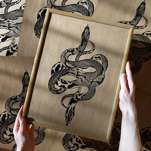 Stampa linoleografica originale con tatuaggi antichi di serpenti, opera d'arte in stile boho, decorazione da parete per soggiorno, camera da letto, linoleografia, stampa in rilievo, ufficio, casa, regalo.