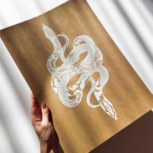 Stampa linoleografica con tatuaggio boho bianco a forma di serpente, opera d'arte originale, decorazione da parete per soggiorno, camera da letto, linoleografia, stampa linoleografica, ufficio, casa, regalo per hostess.