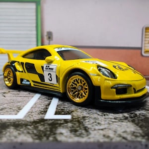 Custom Hot Wheels - GRAN TURISMO Porshe 911 GT3 RS - Wheel Swap - 1/64