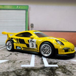 Custom Hot Wheels - GRAN TURISMO Porshe 911 GT3 RS - Wheel Swap - 1/64