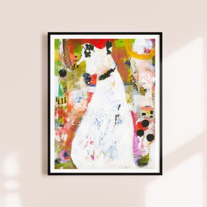 Op de afbeelding: Abstracte schilderij van een witte figuur met zwarte accenten tegen een kleurrijke achtergrond. De achtergrond heeft verschillende vormen, lijnen en kleuren, waaronder rood, geel, groen, blauw en zwart.