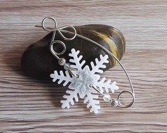 Snowflake pin, white pin, handmade brooches, resin shawl pin, Snowflake brooch, Resin jewelry, Scarf pin, white pin, sweater pin