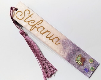 Segnalibro in resina con nome personalizzato realizzato a mano, bomboniera, regalo per appassionati della lettura, segnalibro con nappina