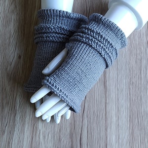 Grey fingerless Gloves, short Arm Warmers, wrist warmers, merino gloves for women, 100% Pure wool, half fingerless gloves, wool gloves