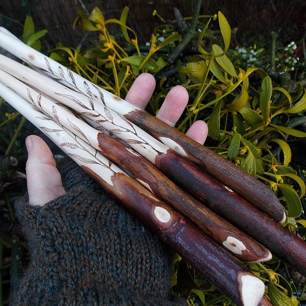 Baguette en saule d'Avalon pour sorcellerie traditionnelle, wicca, druide, païen.