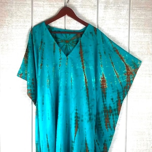 Plus Size Teal Tie Dye Kaftan Dress: Rayon V-Neck Caftan with Pockets