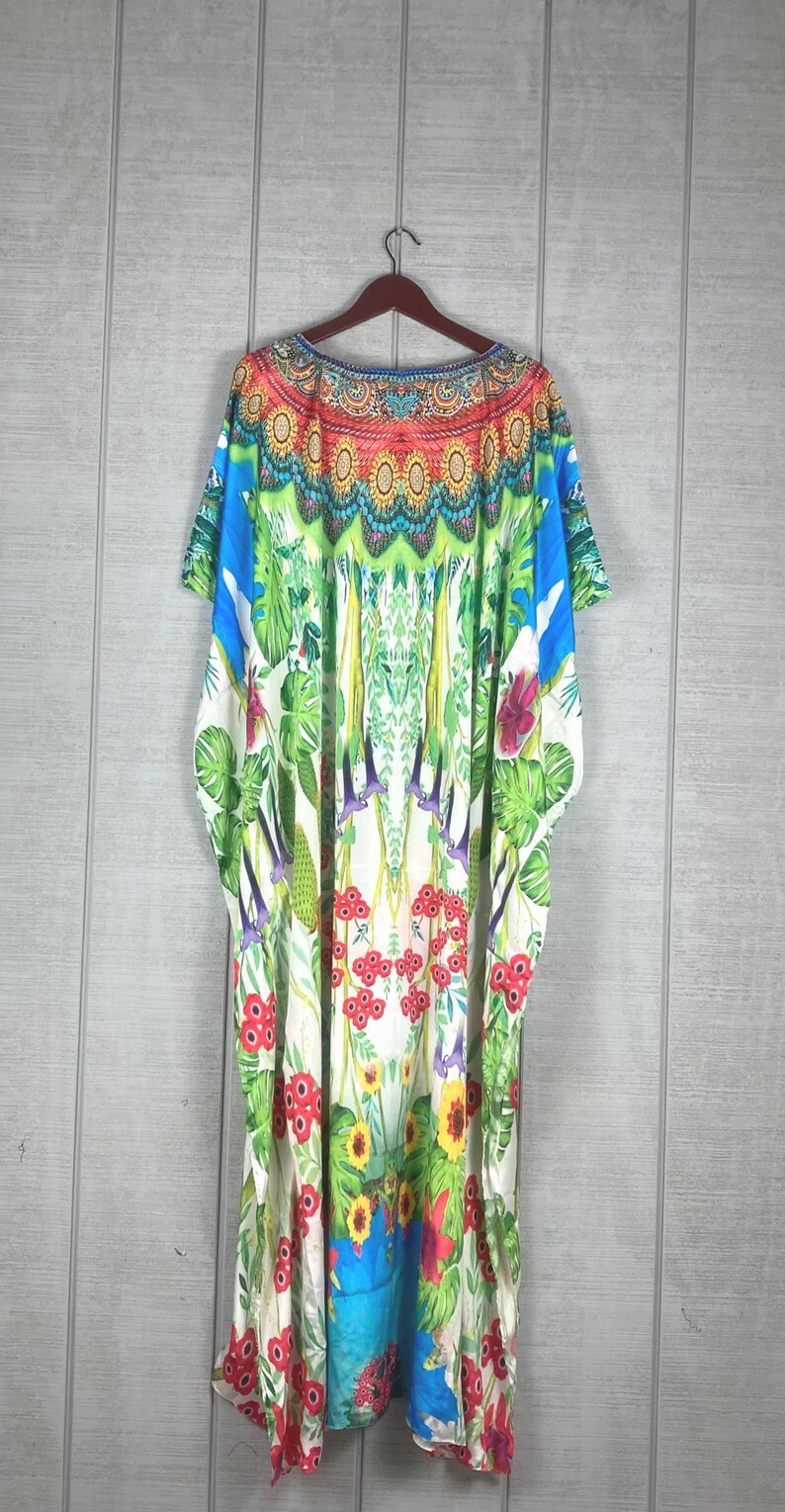 Kaftan Tropical Garden, kaftan w dużym rozmiarze dla kobiet, zwiewna sukienka maxi w stylu boho, plażowe kaftany dla kobiet, jedwabny kaftan, narzutka plażowa zdjęcie 3