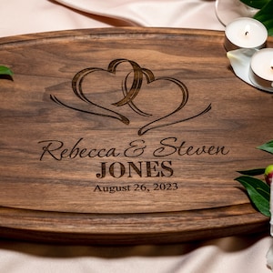 Planche à découper personnalisée et gravée avec coeur romantique pour cadeau de mariage ou de fiançailles # 027 + kit d'entretien gratuit inclus