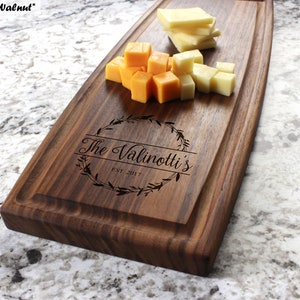 Personalized, Engraved Cheese Board with Natural Wreath Design for Housewarming or Anniversary Gift 040 image 1