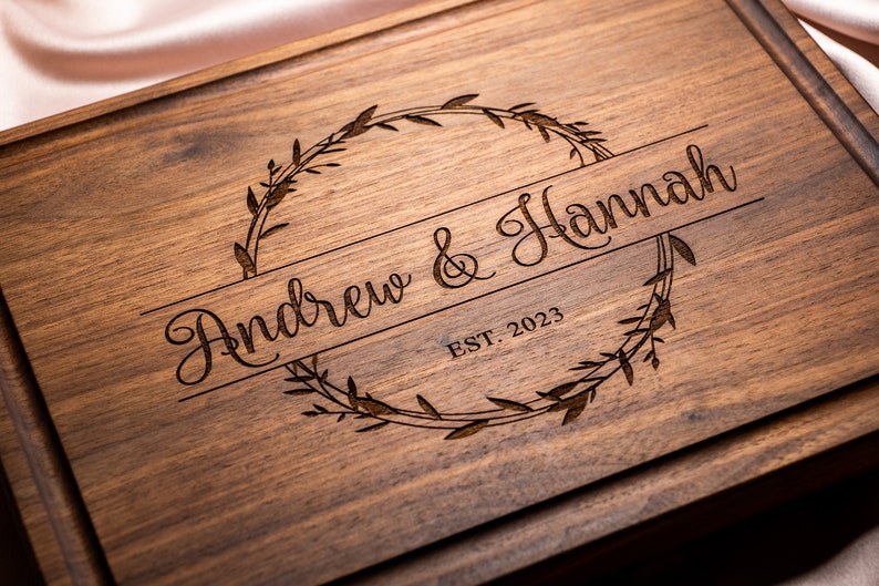 Personalized, Engraved Cutting Board with Natural Wreath Design for Housewarming or Anniversary Gift 040 image 3