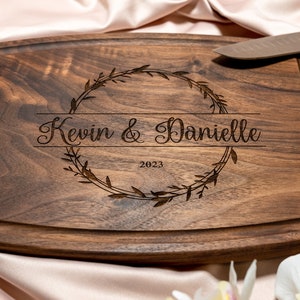 Personalized, Engraved Cutting Board with Natural Wreath Design for Housewarming or Anniversary Gift 040 image 7